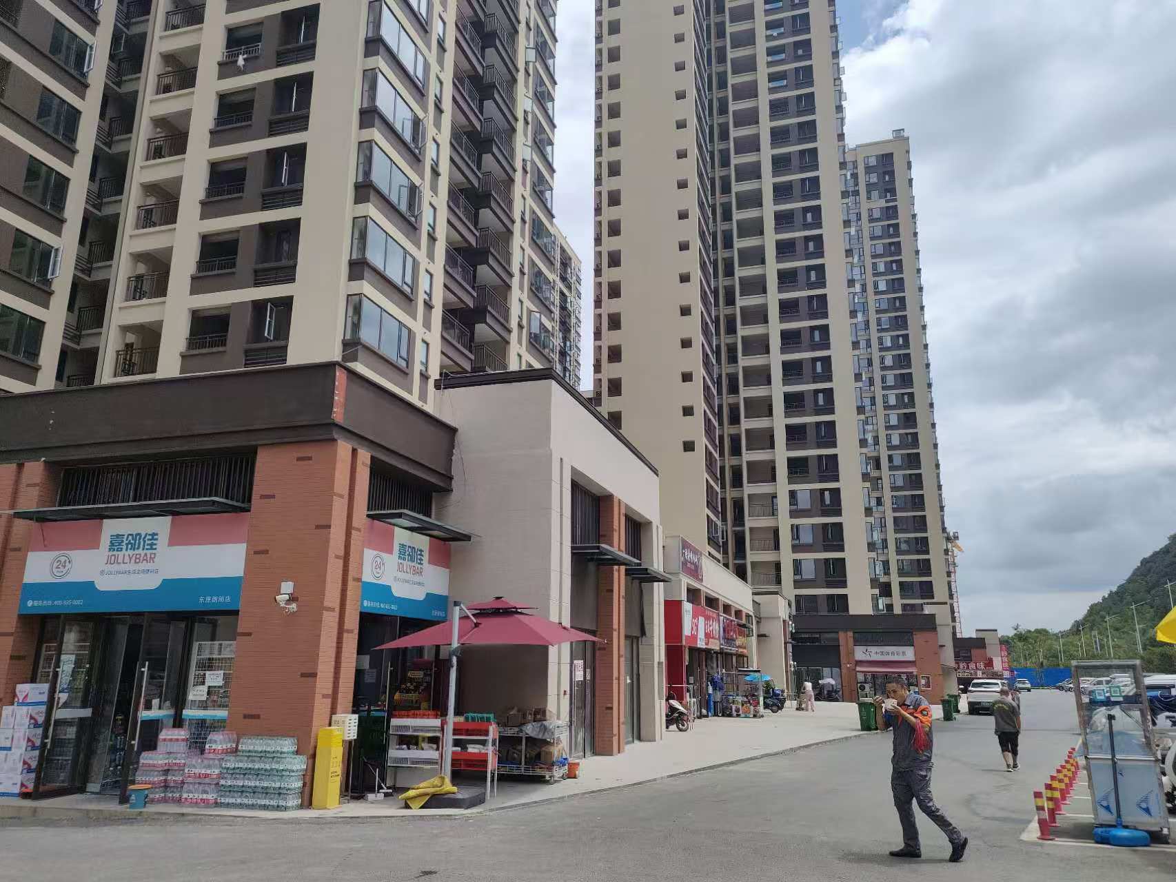 清镇农校旁东原朗阅106平便利店转让 